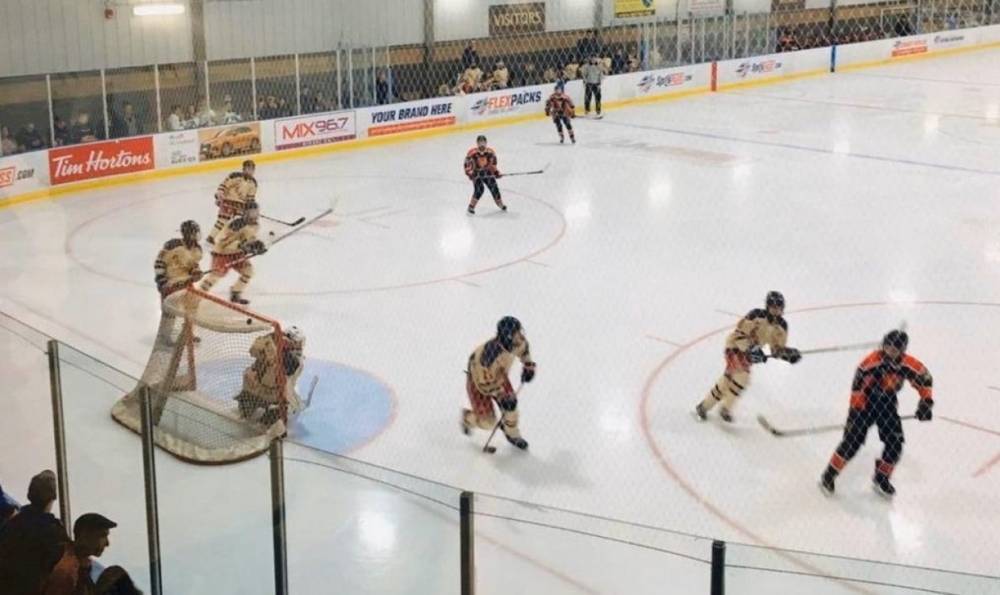 Юные хоккеисты из Вологды вышли в полуфинал канадского турнира
