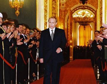 Кремль впервые показал архивные снимки Путина 20-летней давности