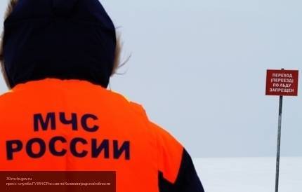 На озере Байкал автомобиль УАЗ провалился под лед, водитель погиб