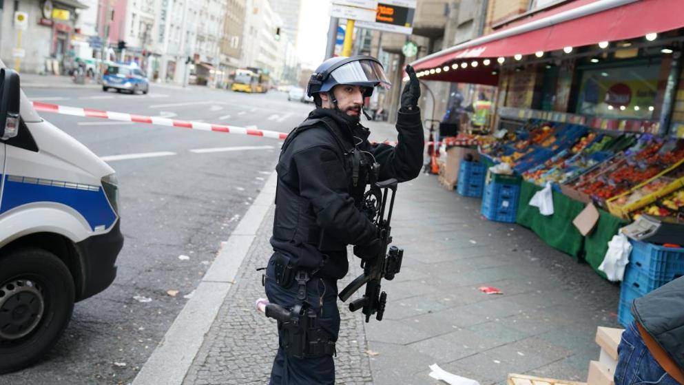 Стрельба в Берлине: правоохранители прибыли к Чекпойнт Чарли
