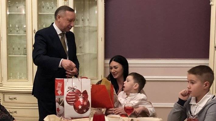 Губернатор Петербурга исполнил новогодние желания трех юных жителей города