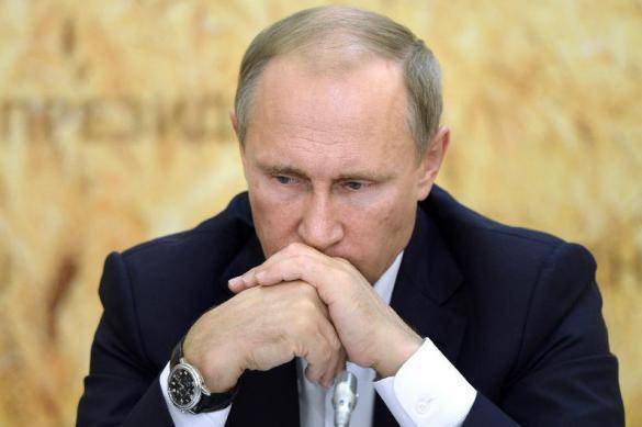 Кремль отметил 20-летие Путина у власти альбомом архивных фото и видео