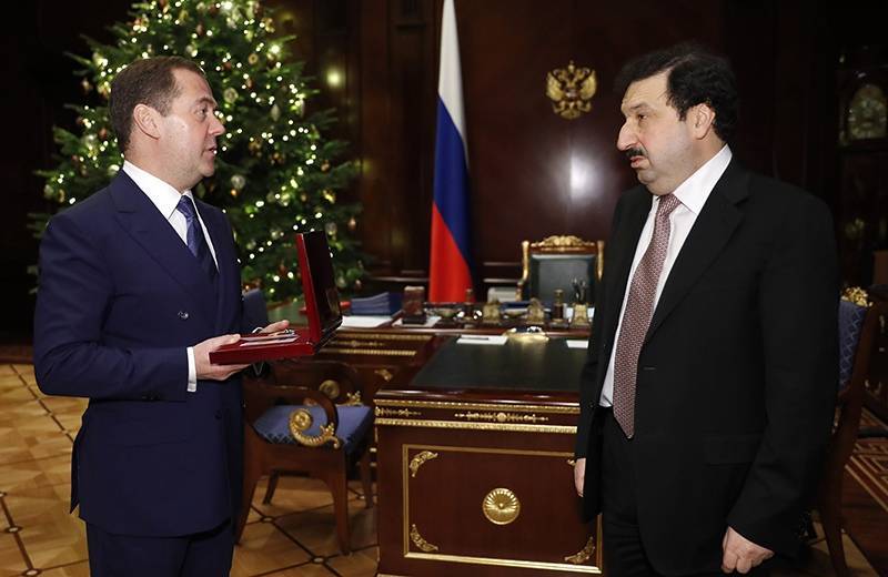Медведев наградил медалью Столыпина ректора РАНХиГС