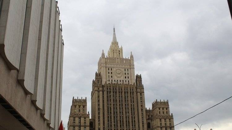 МИД РФ допускает, что посол США в Польше «не успевала по истории»