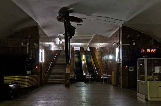 Самую асимметричную станцию московского метро открыли 30 лет назад