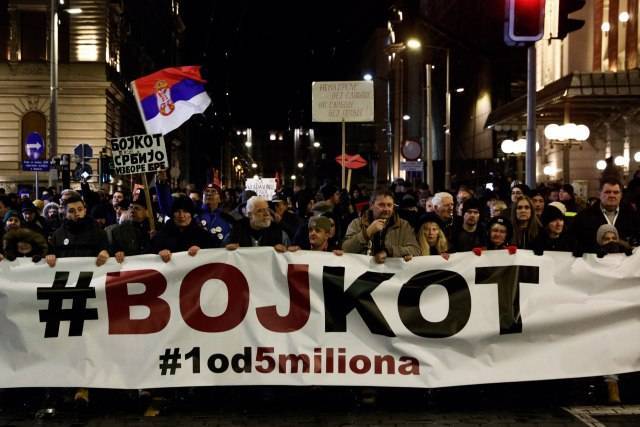 Сербские майданщики проклинают госТВ – граждане верят власти, а не оппозиции