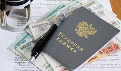 Парламентарий предложил снизить зарплаты депутатов до средней по России