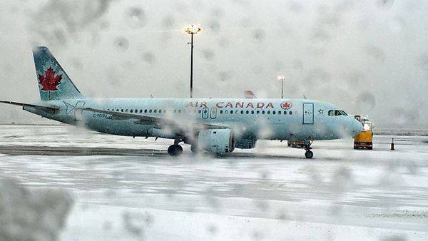 В Канаде из-за дождя и снега отменили сотни авиарейсов