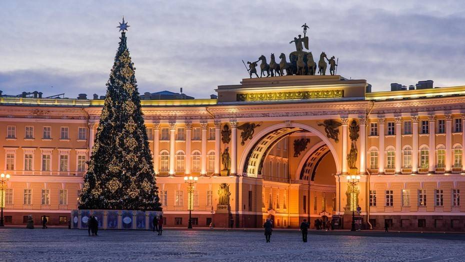 В новогоднюю ночь в Петербурге похолодает и пойдет снег