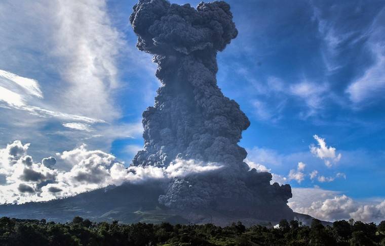 Учёные связали вулканизм с вращением земли