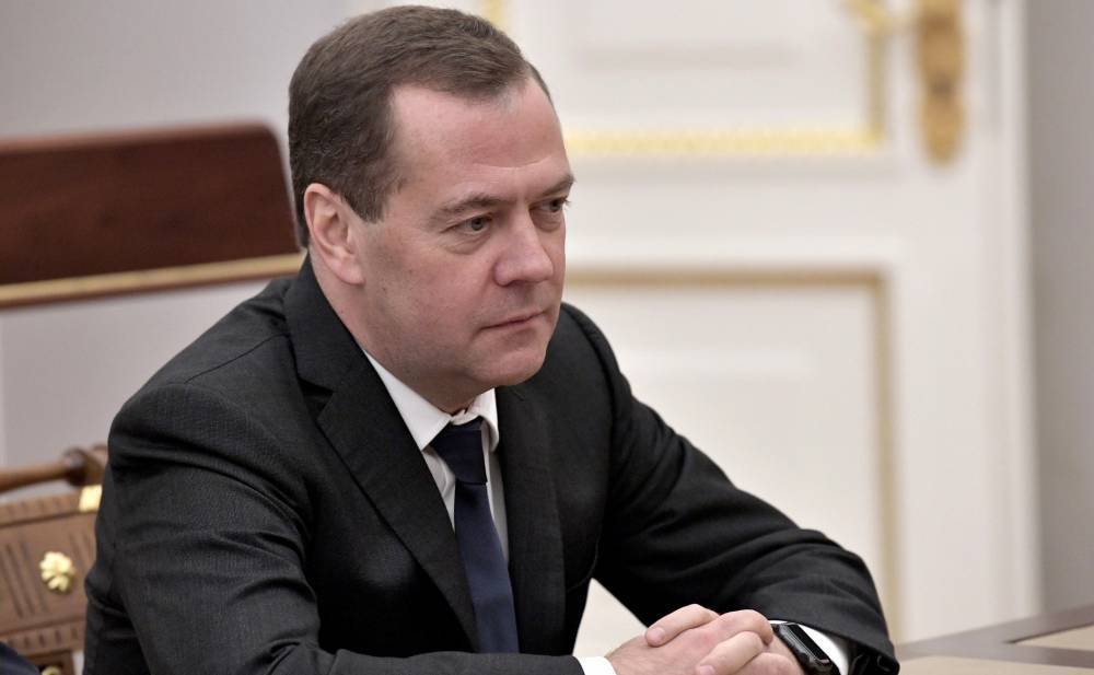 Медведев назвал компромиссным газовый контракт России и Украины