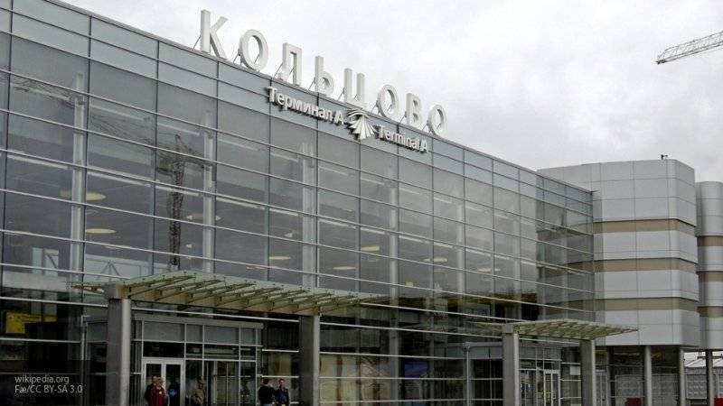 Самолет "Уральских авиалиний" совершил экстренную посадку в Кольцово