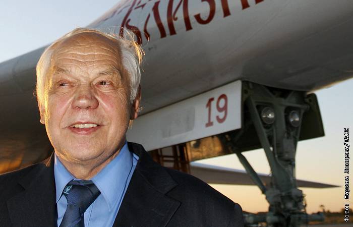 Умер главный конструктор бомбардировщика Ту-160 Валентин Близнюк