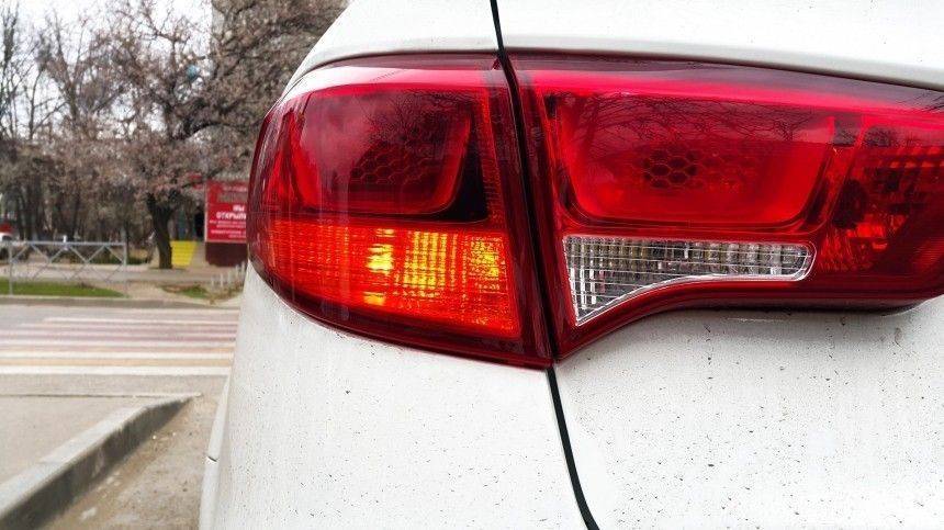 В Госдуме предложили наказывать водителей за злоупотребление «аварийкой»