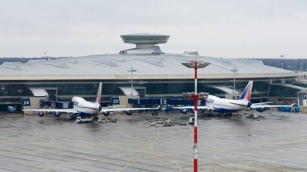 Более 60 рейсов задержали и отменили в трех аэропортах Москвы