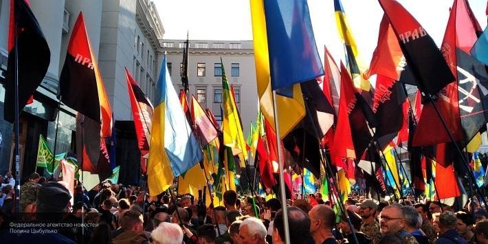 На Украине набирает обороты третья сила, заявил Бортник