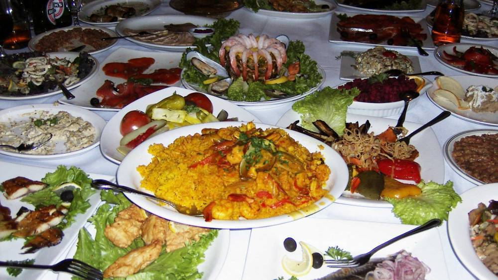 Эксперт ВОЗ дал рекомендации по правильному хранению блюд для новогоднего стола