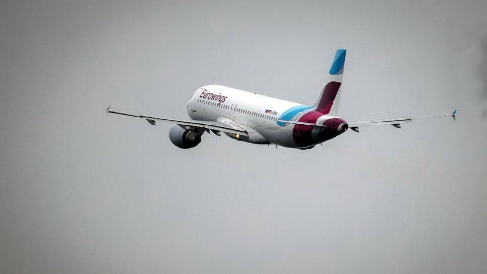 Драма на борту самолета Eurowings: пассажиры плакали после приземления