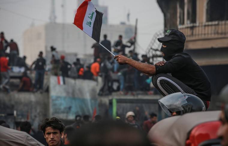 Протестующие иракцы смогли прорваться за стены посольства США