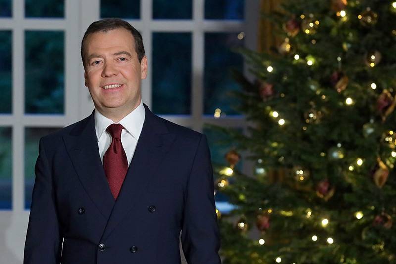 Медведев пожелал россиянам удачи, счастья и благополучия