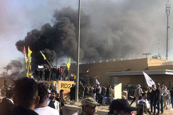 В Багдаде пошли на штурм посольства США