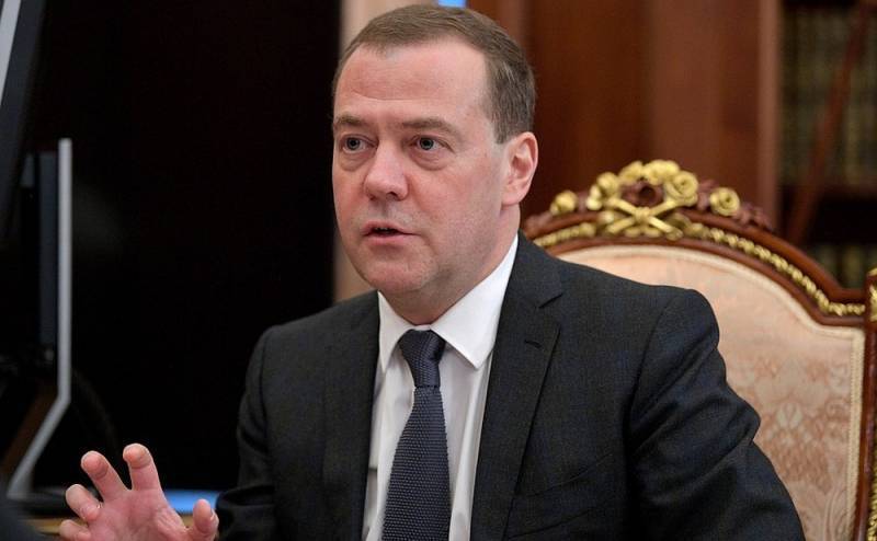 Медведев заявил о решении всех вопросов по газу с Украиной