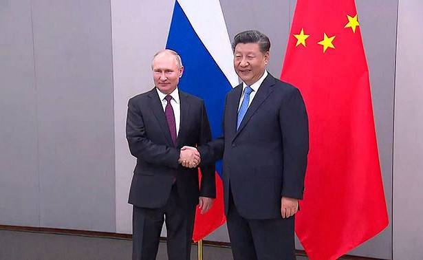 Си Цзиньпин поздравил Путина и всех россиян с Новым годом