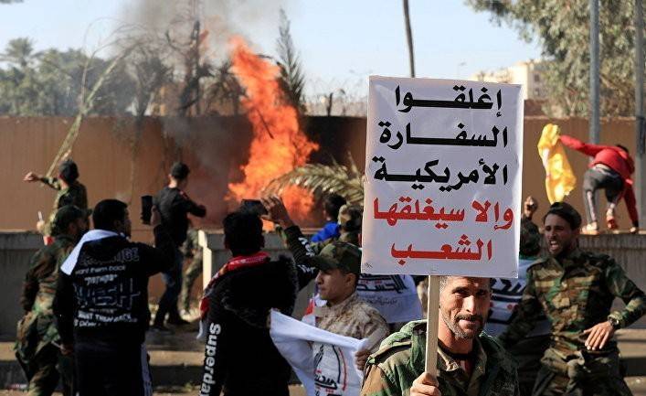 WP: с криками "Смерть Америке" демонстранты штурмуют посольство США в Багдаде