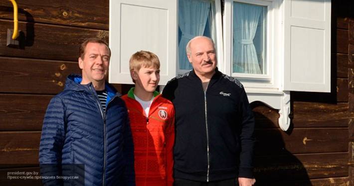 Медведев и Лукашенко по телефону обсудили нефтегазовые вопросы