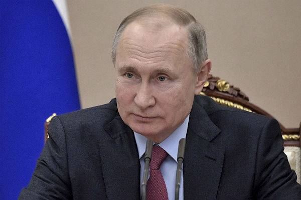 Путин посмертно наградил подростка, спасавшего провалившихся под лед детей