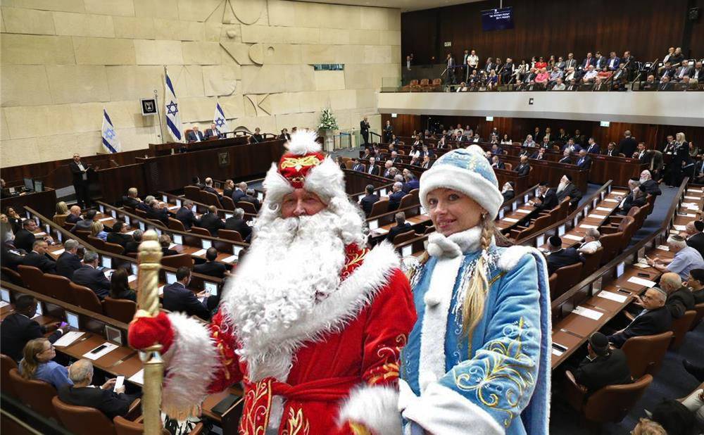 Ни водки, ни селедки: как израильские политики поздравляют "русских" с Новым годом