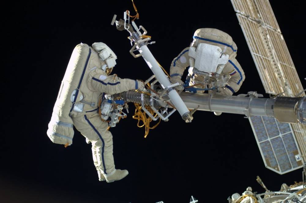 Российские космонавты на МКС в новогодние праздники отдыхать будут только день