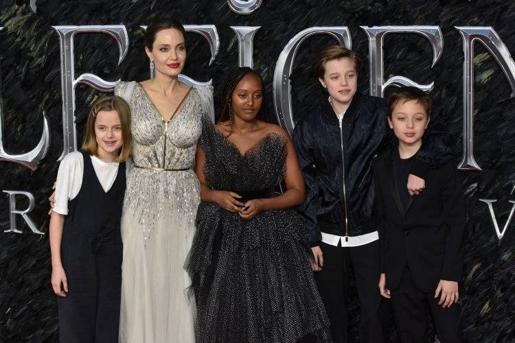 Тринадцатилетняя дочь Джоли и Питта официально сменила имя на мужское