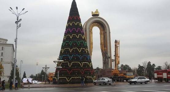 В Таджикистане не умолкают споры о том, нужно ли праздновать Новый год