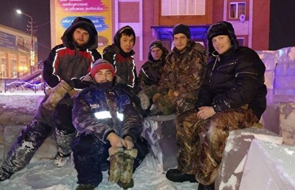 В Ямальском районе строители ледового городка спасли на пожаре детей