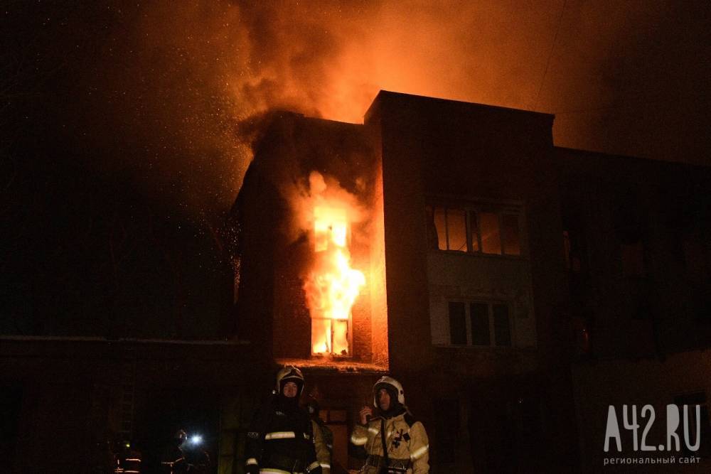 Пострадавшие рассказали о пожаре в мебельном цехе в Кемерове