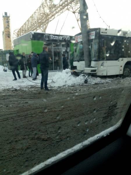 Количество пострадавших в ДТП с автобусом в Саратове выросло до 15