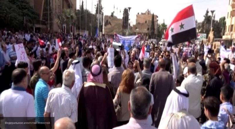 Жители Хасаки проводят митинги против нахождения в Сирии курдских террористов и США