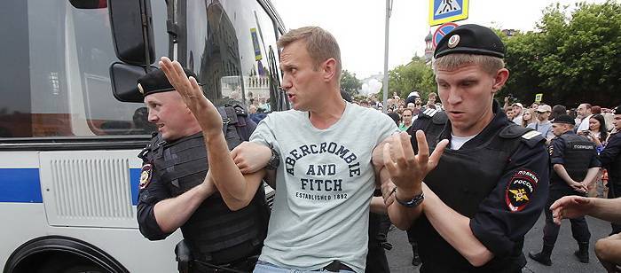 Навальному придется раскошелиться на бензин для силовиков