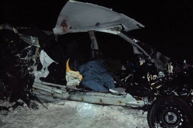 Автоледи погибла при ДТП с грузовиком в Омской области