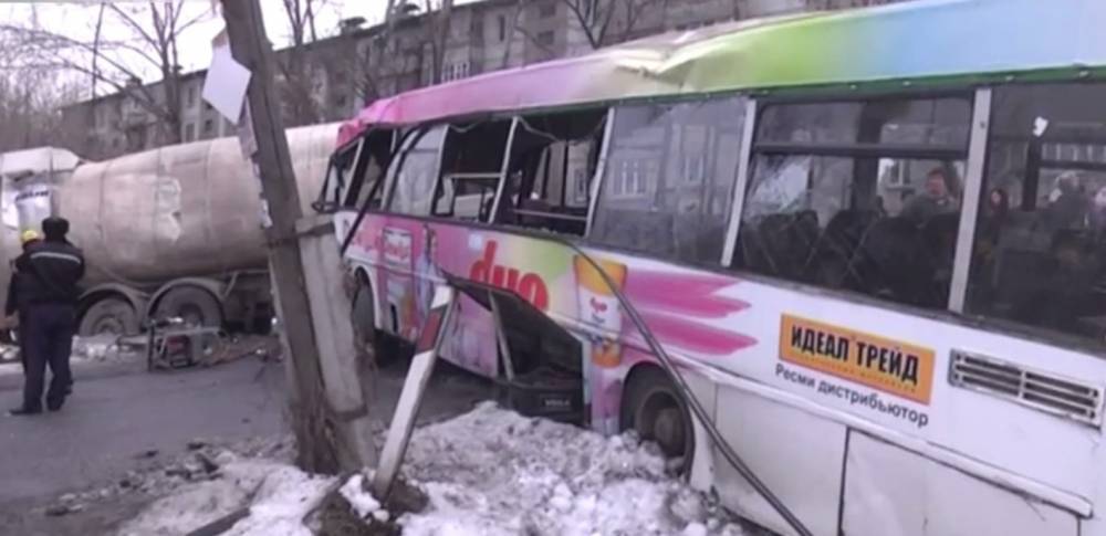В Саратове при ДТП с участием автобуса пострадали 15 человек