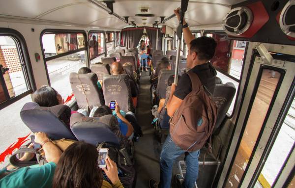Эксперт по техустройству автобусов рассказал о правилах безопасности в салоне