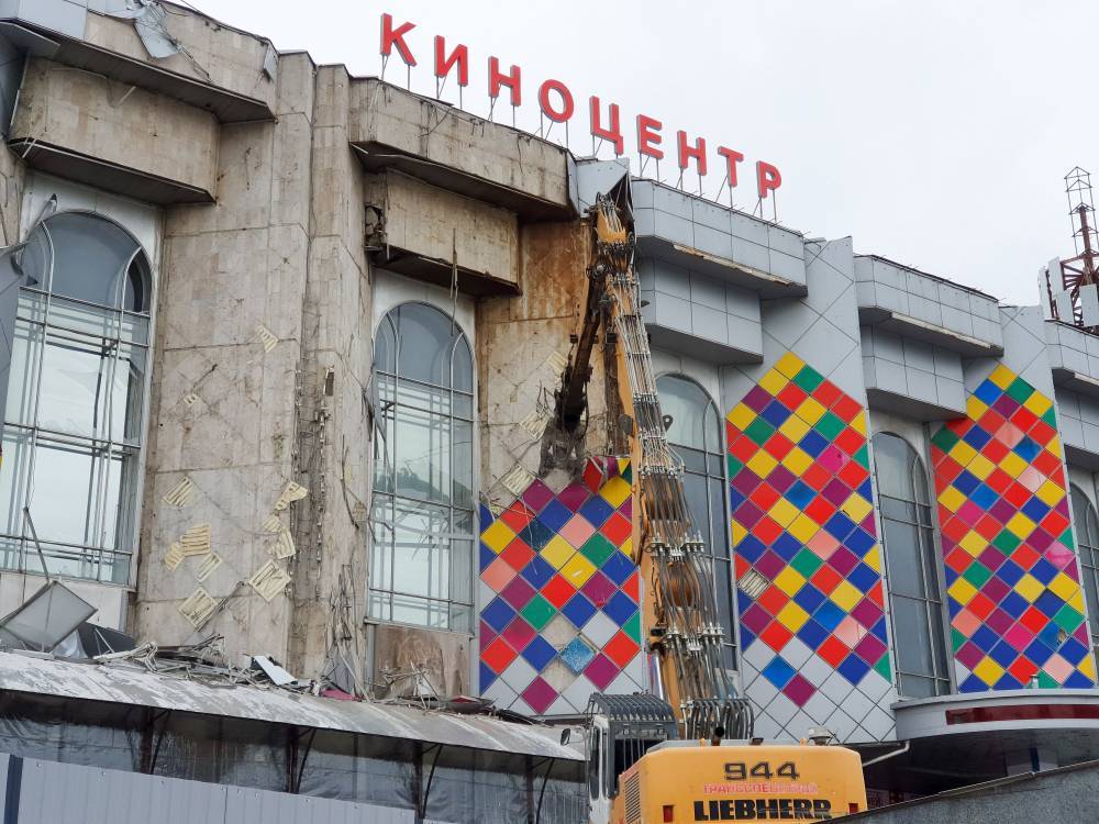 Работы по сносу киноцентра «Соловей» в Москве приостановили