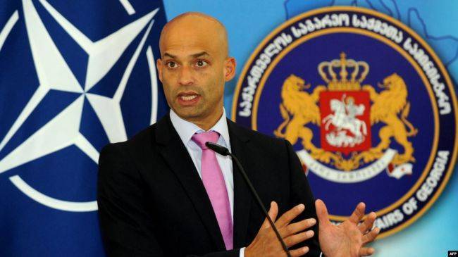 В НАТО обеспокоены внутриполитическим кризисом в Грузии