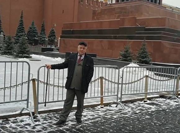 Тюменский инвалид на Красной площади потребовал у Путина спроса за исполнение законов