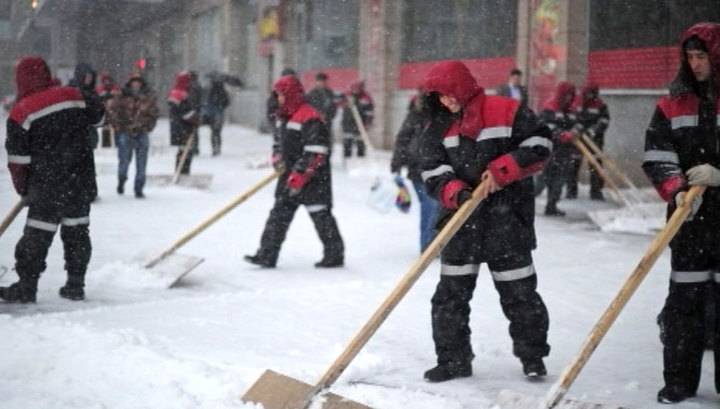 Москву заметает первая зимняя метель