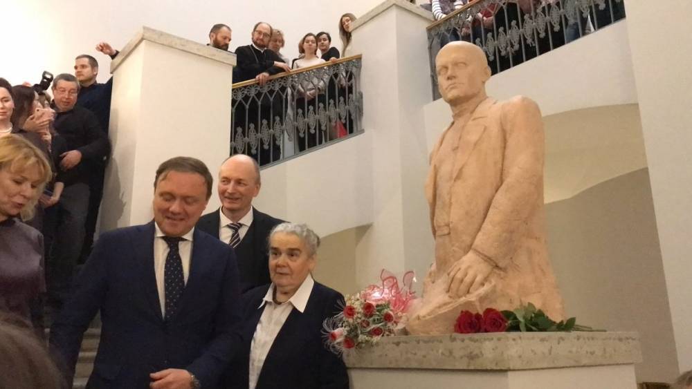 В Петербурге торжественно открыли памятник архитектору Николаю Белехову