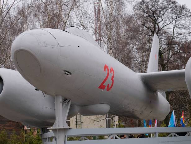 В Калининграде вернули в мемориальный строй заслуженный боевой самолет