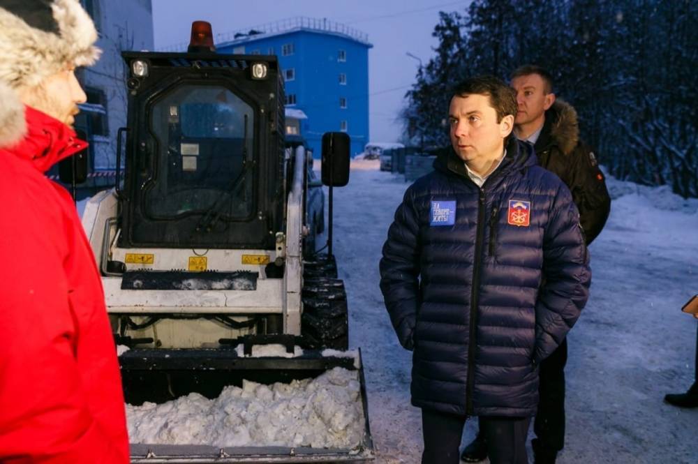 Андрей Чибис с коллегами проверил уборку снега в Мурманске