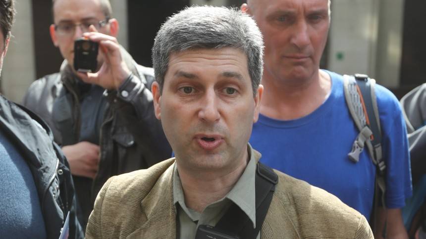 Суд заменил активисту Гальперину условный срок на реальный